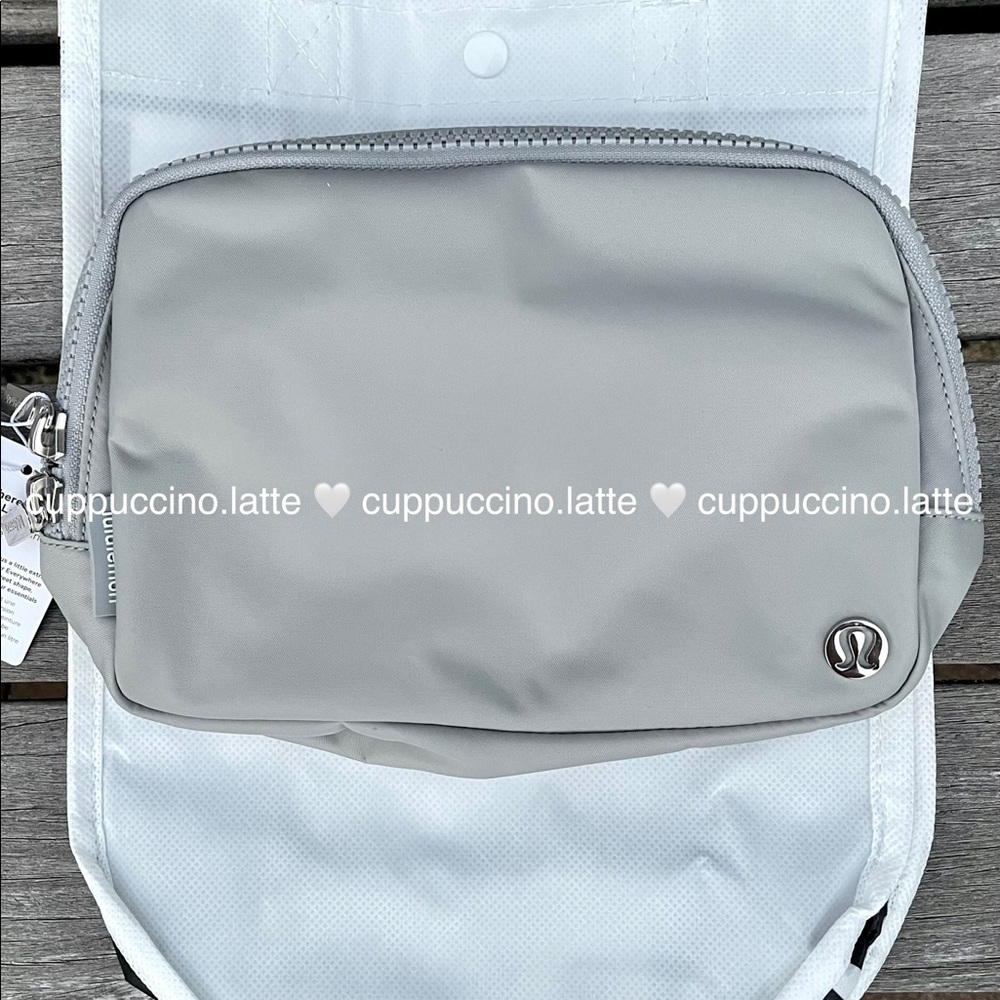 🤍NWT🤍Lululemon Athletica Everywhere Belt Bag Large in ‘Silver Drop’